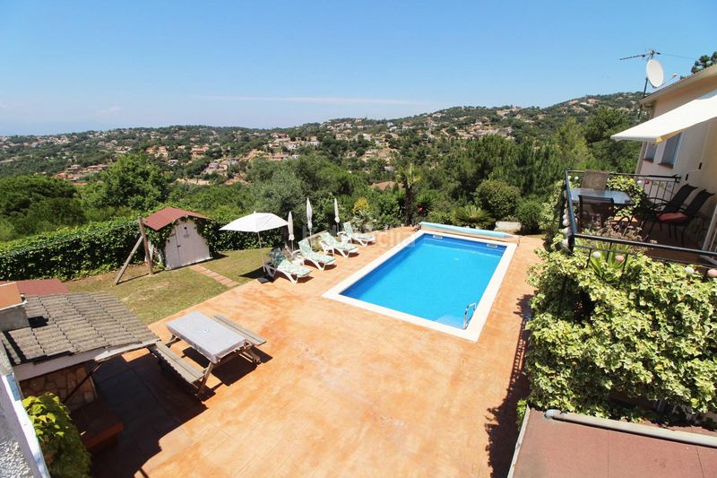 Foto 27c5f9f3-b35e-49a1-8fd7-6f44f8695e2f. Casa amb aparcament piscina a Lloret Residencial - Montlloret Lloret de Mar