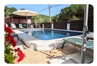 Haus  Calle alzina. Una sola planta con piscina y garaje