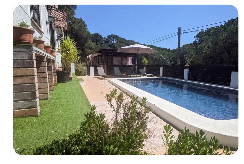 Foto 8b50d582-8e17-46eb-bff2-56b39b21b2fe. Casa amb aparcament piscina a Aiguaviva Parc Vidreres