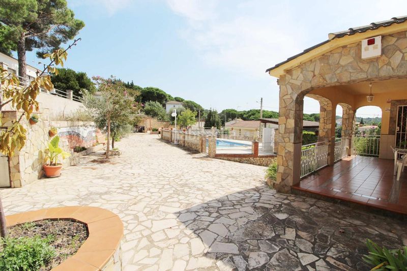 Foto e94b452e-9e19-4cd8-af77-5eddb0baabb8. Casa amb calefacció aparcament piscina a Aiguaviva Parc Vidreres