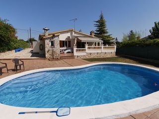 House  Calle font martina 581. De una sola planta y piscina con privacidad