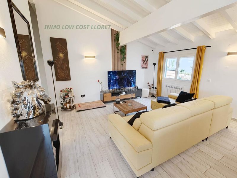 Foto 51f07a28-69fc-4969-8cd0-5f50db3f8d98. Casa amb aparcament piscina a Aiguaviva Parc Vidreres