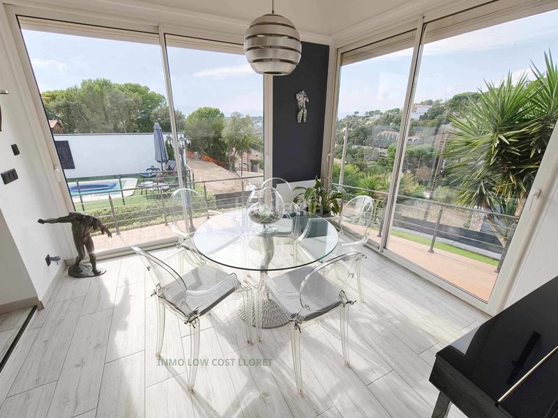 Foto f5f2c185-2141-4db7-8140-5f66825939ff. Casa amb aparcament piscina a Aiguaviva Parc Vidreres