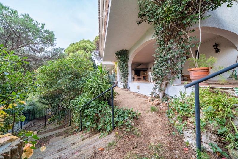 Foto 1da9624e-f703-447c-86fd-99eff99b3099. Doppelhaus mit heizung parking pool in Montgoda Lloret de Mar