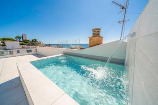 tic a Carrer bonavista 7. Atico a estrenar con terraza, piscina privada y vistas al mar