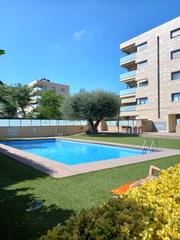 Appartement à Carrer de la diputació 76. Piso con piscina en can saula