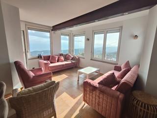 Casa  Carrer montgat. Casa reformado con piscina y vistas al mar