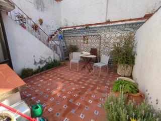 Planta baixa  Carrer de sant pere. Planta baja de diseño con patio