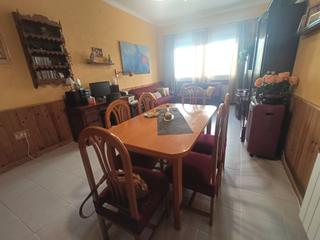 Rez-de-chaussée  Carrer de balmes. Planta baja con amplio salón patio y cocina independiente en el