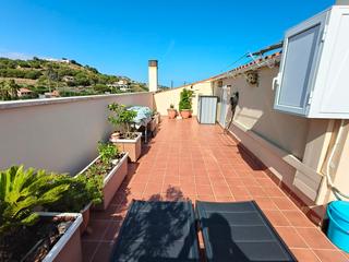 Appartement à Carrer illes canàries 82. Atico duplex con terraza de 80 m2 con plaza de garage cerrada in