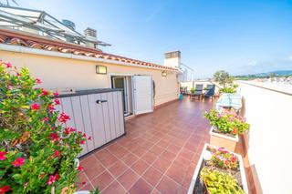 Pis a Centre. Atico duplex con terraza de 80 m2 con plaza de garage cerrada in