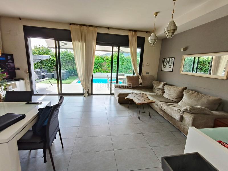 Foto 5d2df150-8508-4f2e-95c2-8de02771799c. Xalet amb xemeneia calefacció aparcament piscina a Pineda de Mar