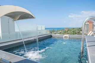 Attico  Avinguda del mediterrani 2. Ático con gran terraza y piscina privada