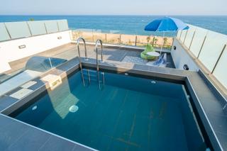 Àtic a Passeig marítim 60. Ático-dúplex con vias a mar y piscina privada