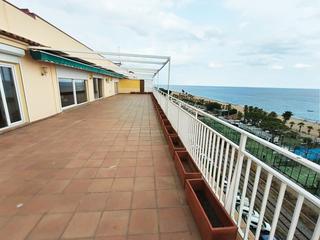 Attique  Passeig marítim 1. Atico de 200m2 en primera lines de mar con terraza de 100 m2