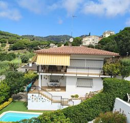 Haus in Carrer de garbí 6. Preciosa casa en parcela de 856 m2, piscina, vistas al mar