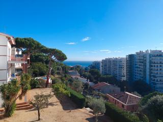 Casa  Carrer de garbí 6. Preciosa casa en parcela de 856 m2, piscina, vistas al mar