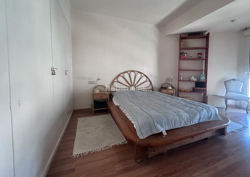 Foto b5c27d06-f8f7-4d31-b4c2-a6fd2bd9f54b. Àtic amb xemeneia calefacció aparcament a Poblenou Pineda de Mar