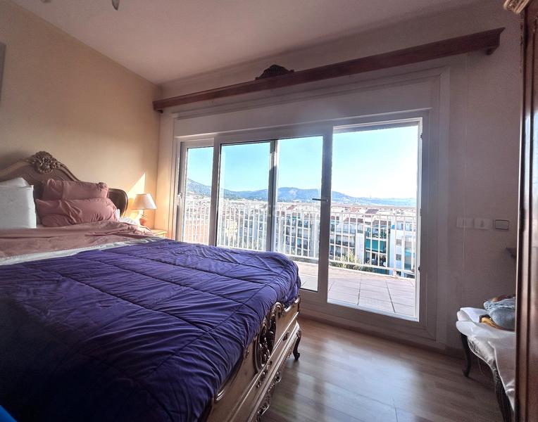 Foto e07e145f-535d-4ba4-b664-f2aaf6e5ab7a. Àtic amb xemeneia calefacció aparcament a Poblenou Pineda de Mar