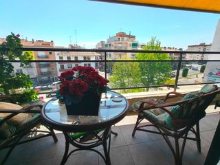 Etagenwohnung  Carrer de sant jaume. Impecable piso/apartamento con piscina comunitaria, alto, impeca
