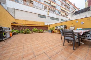 D�plex  Carrer de la sardana. Gran piso duplex en planta baja con terraza y parking opcional