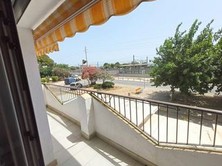 Pis  Carrer de l'esgl�sia. Piso frente al mar