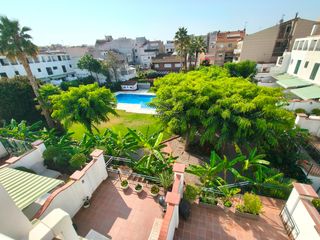Casa adossada  Carrer de sant antoni. Un oasis en pleno centro del pueblo.