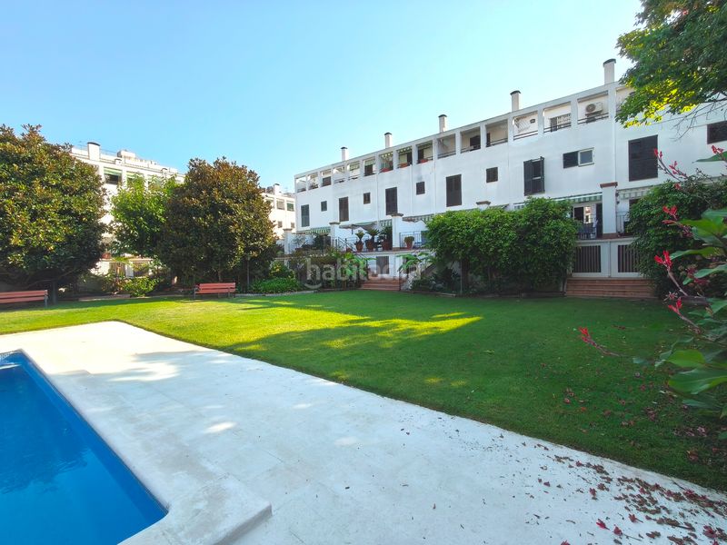 Foto 8acc019a-39e3-44b0-8076-fadad235e009. Casa adossada amb xemeneia calefacció aparcament piscina a Calella