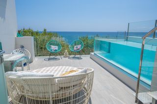 Penthouse  Carrer d'anselm clavé. Ático con vista al mar , piscina particular y garaje.