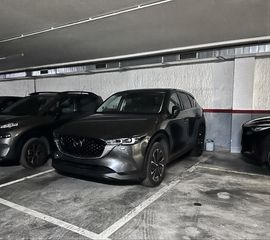 Car parking in Carrer d'amadeu 9. Plaza de aparcamiento para coche y moto