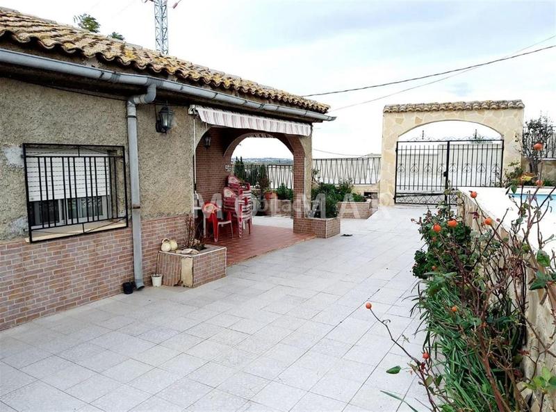 Foto 5cb8b5d3-b4fe-41ac-839a-4a0574d1e126. Chalet con piscina in Vilamarxant