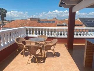 House  Carrer llarg. Hermosa casa adosada de 3 plantas en la playa de almenara.
