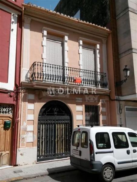 Foto 53d36d4c-1d4e-4f61-85c4-aca7bbdcd527. Casa amb aparcament a Benifaió