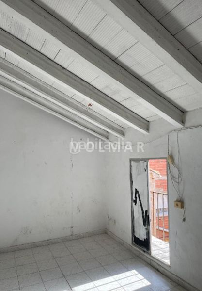 Foto ced0aeaf-d5c6-4587-b215-8a5825f7a52f. Casa amb xemeneia a Bolbaite