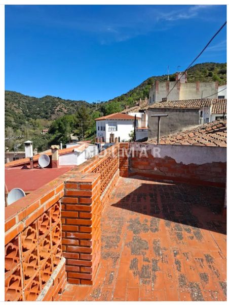 Foto 51b61c4f-cf90-42e6-9566-acb71fc7f7e2. Casa amb xemeneia a Higueras