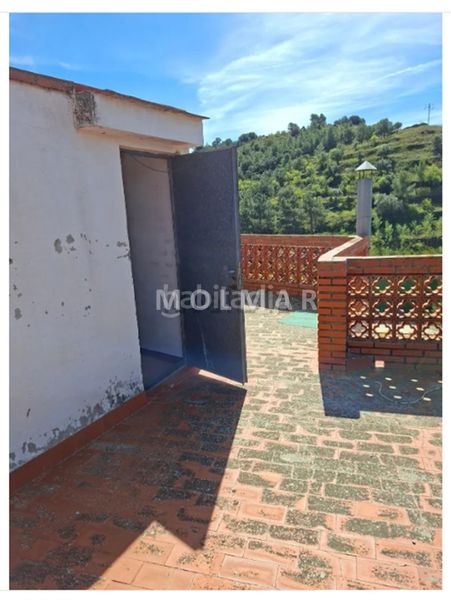 Foto af1f2002-0aec-41b7-8595-99e79c3203a2. Casa amb xemeneia a Higueras