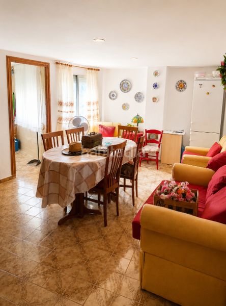 Foto cc43d9b3-b8e9-49e3-95e8-a3d43605c1a5. Casa amb xemeneia a Higueras