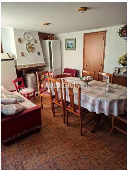 Foto fa4f1965-11aa-4e47-b672-7e8e18814394. Casa amb xemeneia a Higueras