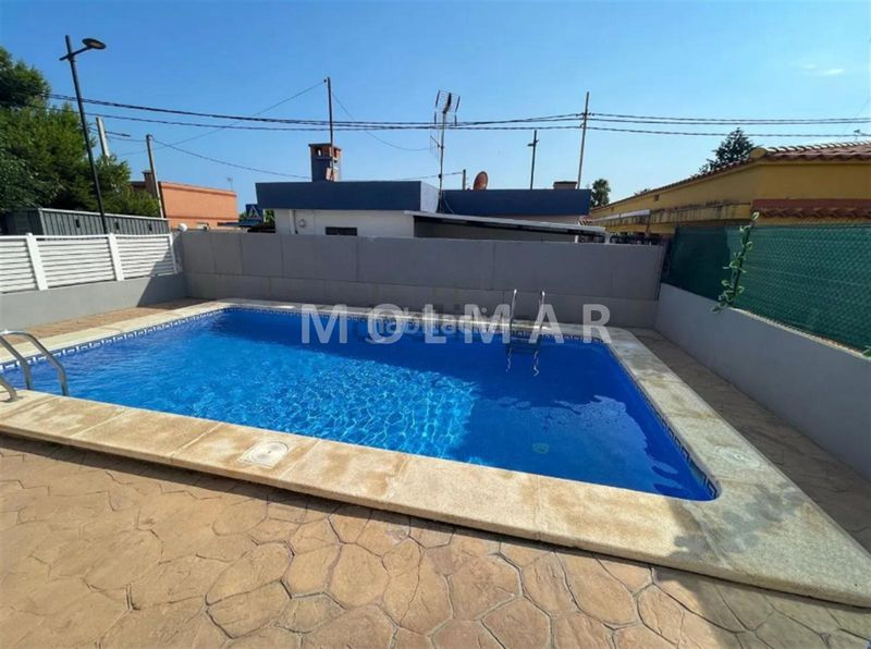 Foto 18d79c43-7293-4d8f-afaa-e8dc7547dcd1. Casa amb piscina a Playa-Ben Afeli Almazora / Almassora