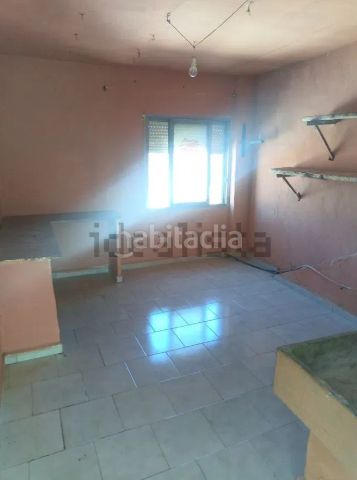 Foto 3610de62-6064-4e46-925b-edb66af6f080. Casa amb xemeneia calefacció aparcament a Venta del Moro