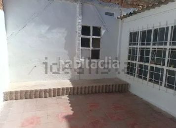 Foto da785a61-35b7-4e72-8c32-70a65ef59344. Casa amb xemeneia calefacció aparcament a Venta del Moro