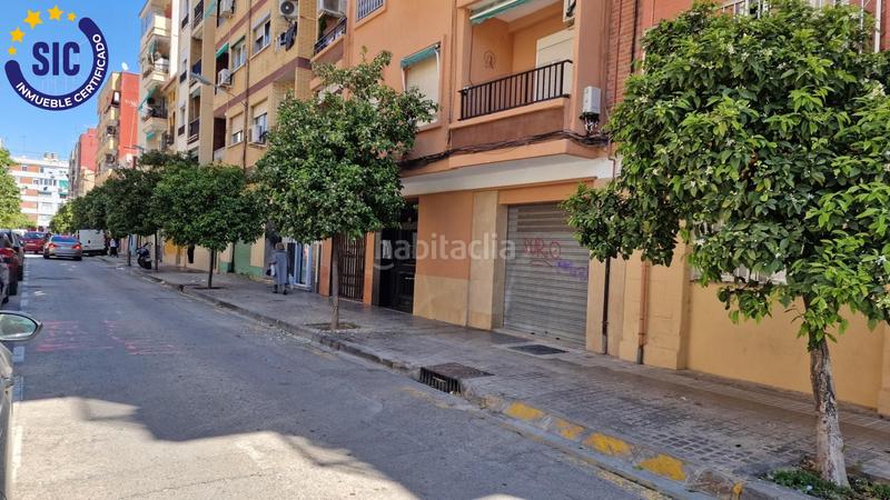 Foto c6560574-5edf-4551-9e28-43c8d5053282. Local comercial a Natzaret Valencia