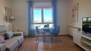Location Appartement  Avenida de valdepeñas. Bonito piso de un dormitorio, amueblado, calefacción , aire acon
