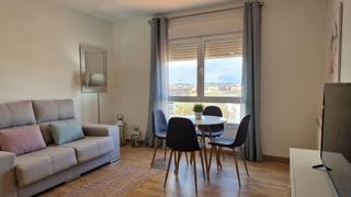 Lloguer Pis  Avenida de valdepeñas. Bonito piso de un dormitorio, amueblado, calefacción , aire acon
