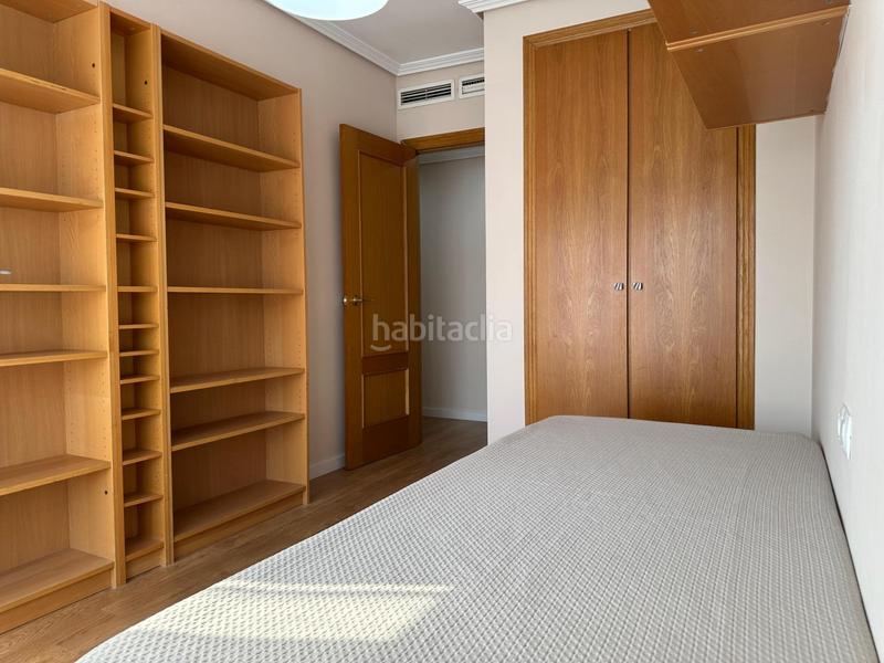 Foto b00d81b8-4975-48f0-9721-0021d0b803e1. Alquiler piso tu hogar ideal en malvarrosa 3 hab., parking y vistas al parque en Valencia