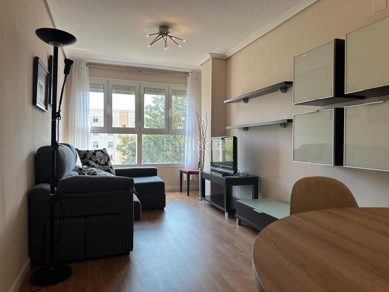 Foto f62eb278-e400-42e3-bbc3-fa94c744e1a8. Alquiler piso tu hogar ideal en malvarrosa 3 hab., parking y vistas al parque en Valencia