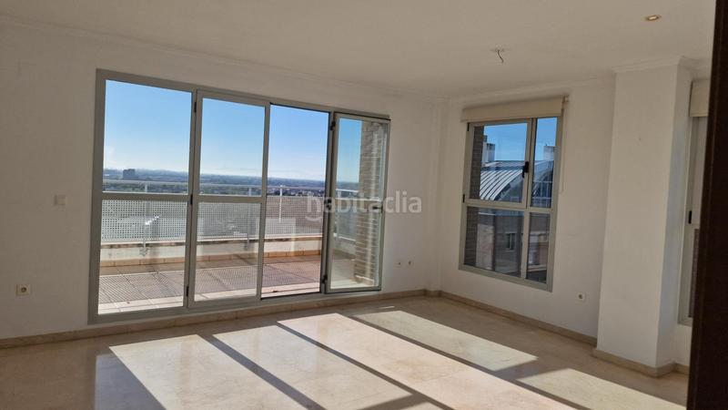 Foto 3e60d112-b7f3-43ab-8fe3-6e72b60f40d5. Location attique avec parking piscine dans Ciutat de les Ciències i de les Arts - Justicia Valencia