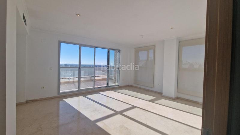 Foto d354fe47-1f7d-4092-b727-a79a60430a60. Location attique avec parking piscine dans Ciutat de les Ciències i de les Arts - Justicia Valencia