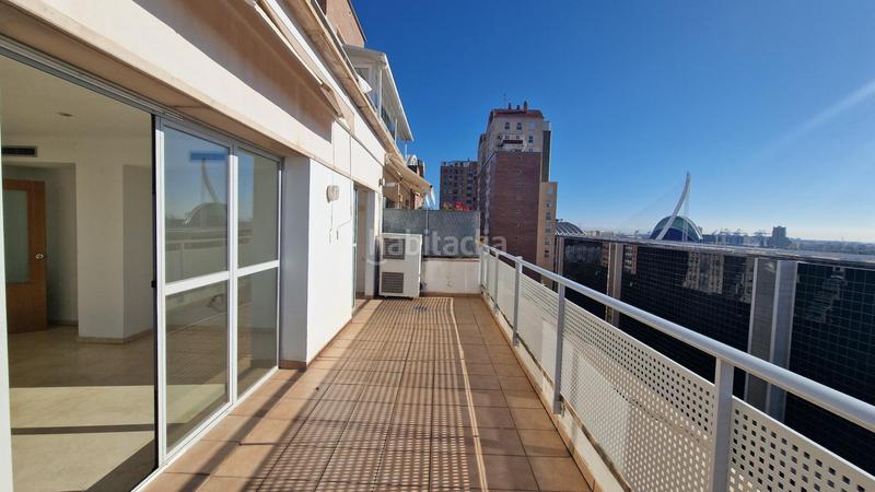 Foto 2869426f-1921-4315-870b-fbb1862bc1b0. Rent penthouse with parking pool in Ciutat de les Ciències i de les Arts - Justicia Valencia