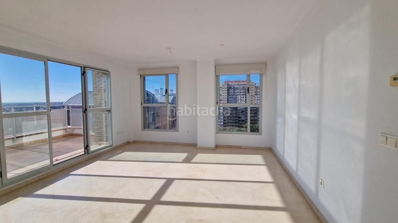 Foto e0703f66-3c22-4d02-b452-a25d6719734b. Rent penthouse with parking pool in Ciutat de les Ciències i de les Arts - Justicia Valencia